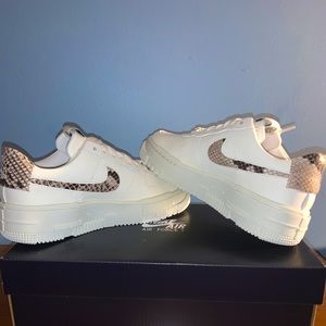 Air Force 1’s pixel se “sail snake”